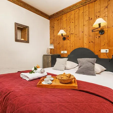 Le Cristal Gm7 Mountain View, Pool, Private Sauna & Parking - Happy Chamonix