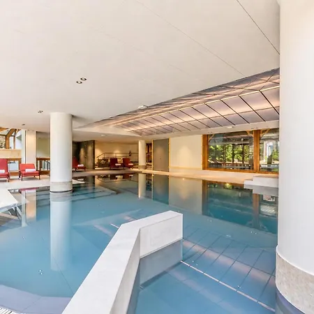 Le Cristal Gm7 Mountain View, Pool, Private Sauna & Parking - Happy Apartment *